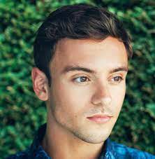 Fotos von daley, auf denen er im publikum in der sprunghalle zu sehen ist während er strickt. Tom Daley I Always Knew I Was Attracted To Guys Tom Daley The Guardian