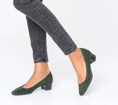 Les ballerina sont d'élégantes ballerines à talon et bout rond ornées d'un noeud à l'avant. Ballerine Verte En Cuir Velours A Talon Vert Fonce