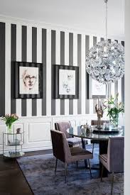 Striped walls are one innovative way to add charming accents to your living rooms and one must not refrain from i think black and white stripes look grand when combined together as these bring out a great contrasting effect and also lend a touch of sophistication. Modern Dining Room With Striped Wallpaper Diningroom Diningroomideas Decor Stripes Chandelier B Inreda Vardagsrum Ideer For Heminredning Design Inredning