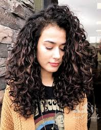Coiffures De Tige Curly Coiffures Curly Reddit Chemin Coiffures Bouclees Vitamines Cheveux In 2020 Curly Hair Styles Curly Hair Styles Naturally Short Hair Styles