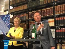 Reference for a preliminary ruling — economic and monetary policy — decisions of the governing council of the european central bank (ecb) on a number of technical features regarding the eurosystem's outright monetary. Wenn Wir Streiten Seit An Seit