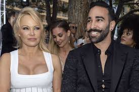 The french defender and world champion (35) is now free, and rmc sport experiences that estac, promoted to ligue 1, want to signal the previous lille and marseillais. Pamela Anderson S Ex Adil Rami Sacked By Marseille For Skipping Training To Mud Wrestle On Fort Boyard Irish Mirror Online