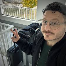 🎥 This semester, students enrolled in the course MDIA300—Critical Media  Practice, that I taught at the @universityofvictoria, wrote, directed and  produced their own #videoessay as critical #storytelling tools to bridge  the divide