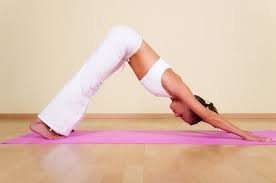 Sirt Agrisi Ve Skolyoza Iyi Gelen 10 Yoga Pozisyonu Yoga Egzersizleri Kundalini Yoga Vucut Agirligi Egzersizleri