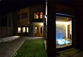 Aparcamiento, columpios, mobiliario de jardín, barbacoa y zona wifi. 4 Casas Rurales De Lujo En Pirineo Catalan Casasrurales Net