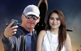 Heboh i ngintip ayu ting ting latihan, pelatihnya dapat untung banyak. Selfie With Ayu Ting Ting For Android Apk Download