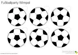 Fussballgeburtstag Mit Limmaland Das Runde Muss Ins Eckige Fussball Geburtstag Kindergeburtstag Spiele Geburt