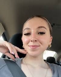 Lauren Cripe's Instagram, Twitter & Facebook