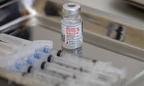 This snapshot feature looks at the possible side effects and safety recommendations associated with this mrna vaccine. Yvupd5d5fllom
