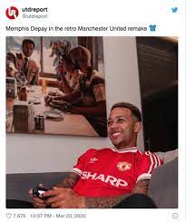 Find many great new & used options and get the best deals for memphis depay 2015 signed manchester united official club card man utd autograph at the best online prices at ebay! Photo Memphis Depay Spotted Rocking Remake Of The Classic Manchester United 83 84 Home Kit Thick Accent