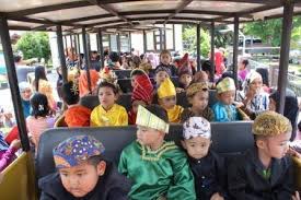 Dewasa ini memang banyak sekali model batik untuk anak yang sengaja dibuat agar mereka bisa mengenal budaya indonesia. Rayakan Hari Kartini Anak Paud Diajarkan Budaya Nusantara Halaman All Kompasiana Com