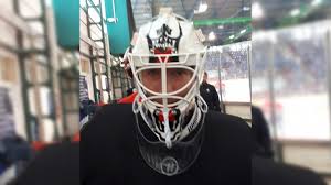 Immer freitags erscheinen die neuen episoden von the falcon and the winter soldier auf disney+, am ende. Eisbaren Torwart Petri Vehanen Tragt Eine Neue Maske B Z Berlin