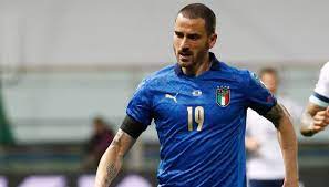 Bek tim nasional italia, leonardo bonucci, mengungkapkan bagaimana keadaan gli azzurri selama diasuh oleh roberto mancini dibandingkan dengan pendahulunya, antonio conte. Bufera Su Leo Bonucci Il Capitano Azzurro Sotto Accusa