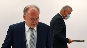 Ein ergebnis, bei dem ihm, wie haseloff am abend vor parteifreunden sagte. Sachsen Anhalt Ministerprasident Haseloff Feuert Innenminister Stahlknecht Stern De