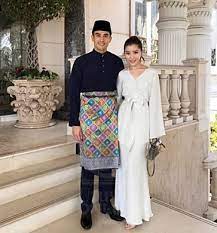 Kami pasti ramai yang tahu bahawa semalam chryseis tan iaitu anak perempuan ahli perniagaan dan 'billionaire' terkenal, vincent tan telah dilamar oleh faliq. Balasan Kami Tidaklah Mewah Babak Berpantun Dari Tan Sri Vincent Tan Jadi Saat Paling Istimewa Semasa Majlis Kahwin Faliq Chryseis Kisah Dunia