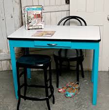How To Clean And Paint A Vintage Porcelain Enamel Table Painting Furniture Diy Vintage Porcelain Diy Table