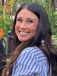 A cheeky little bts pic of me grabbing some lunch, in between back to back  scenes today. Literally worked my little socks off. Today I proved to  myself what I am capable