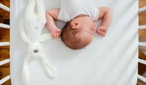 La petite parut se sentir réconfortée et s'endormit sur le bras de sa maman. La Sieste De Bebe Doctissimo