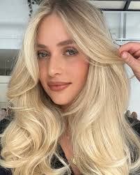 A lot of hot hair, puppies and celebrating the year that was while planning  for another exciting year ahead- December you speedy lil thing! 🎄🍻