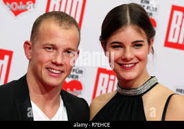 Berlin, Deutschland. 08 Dez, 2018. Fabian Hambüchen und Freund Marcia  kommen zum Fundraising Gala "Ein Herz für Kinder". Credit: Jens  Büttner/dpa-Zentralbild/dpa/Alamy leben Nachrichten Stockfotografie