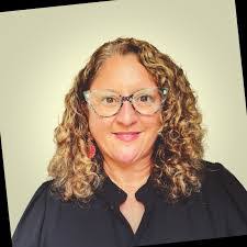 Heather Tarbox's Instagram, Twitter & Facebook