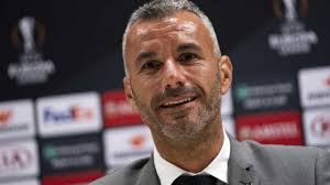 Henüz 28 yaşında emekli olduktan sonra, vieira ilk olarak casemiro mior yönetiminde nacional'de müdür yardımcısı seçilerek koç olarak çalışmaya. Ivo Vieira Deixa Guimaraes No Final Da Epoca Bom Dia