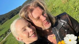 Theresia Fischer und Stefan Kleiser haben im "Sommerhaus der Stars"  bewiesen, dass ihre Beziehung trotz des Altersunterschieds stark ist. In  einem Interview mit "Bunte" sprechen sie nun über ihre Zukunftspläne.