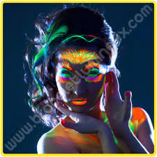Ce sont des peintures récréatives lumineuses dans le noir. Peinture Fluorescente Corps 50 Ml