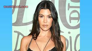 She wears a dress of 4 (us) and shoe size 6 (us). Kourtney Kardashian Bio Age Height Net Worth 2021 Kids