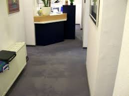 Es landet auf dem teppich oder klebt auf kissenbezüge und stuhlkissen. Kaugummi Im Teppich Polster Wir Helfen Teppichreinigung K Vorwerk