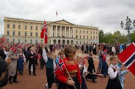 Nasjonaldagen blir preget av strenge restriksjoner. 17 Mai I Oslo 2016