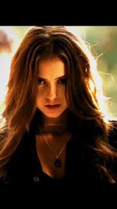 Katherine walks in pretending to be Elena 😵‍💫 #thevampirediaries #tvd  #katherinepierce #elenagilbert