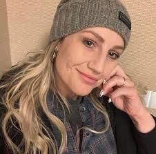 Janessa Winder's Instagram, Twitter & Facebook