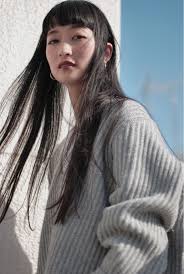 黒髪でも垢抜ける 地味にならないおしゃれな黒髪とは hair 黒髪 ロング ストレート オン眉 ロング ヘアスタイル