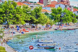 Einzigartige landschaft, schöne strände und buchten, sowie der reichtum an historischen und kulturellen erbes sind der grund, warum der richtige ort für ihren perfekten urlaub campingplatz rozac ist. Trogir Strande Und Buchten 7 Strande An Putovnica Net
