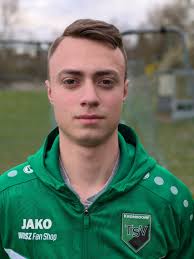 Neu im Team: Paul Schröer Der 21-jährige Spieler wird uns in Zukunft mit  seiner Schnelligkeit auf dem Rasen unterstützen. Zu seinen Stärken gehört  das Stellungsspiel. Von 2011 bis 2015 war er bereits