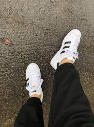 Superstars writing seminars, founded in 2010, teaches writers how to succeed in the business of writing. Kolumne Sneak Around Adidas Superstar