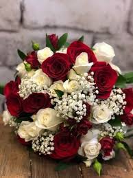 Check spelling or type a new query. 4 Estilos De Ramos De Flores Blancas Y Rojas Para Novias Ramos Rojos De Novia Boda De Rosas Rojas Ramo De Novia Rosas