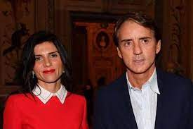 He is the son of marianna and aldo mancini. Roberto Mancini Chi E La Seconda Moglie Silvia Fortini
