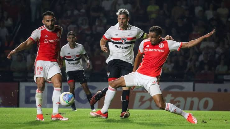 Com polêmica, Internacional e São Paulo empatam em jogo do Brasileirão |  CNN Brasil
