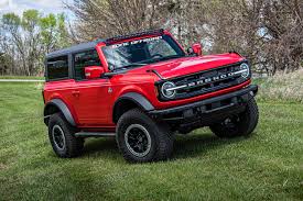 Im reading that readylift kit is a good one because it promises no strut to control arm rub. 2021 Ford Bronco Looks Great With 1 0 Leveling Kit 2 0 Lift Kit Incoming Autoevolution