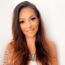 Jen Lawrence's Instagram, Twitter & Facebook