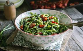 Salade De Courgette Et Sauce Deesse Verte Spiralizer Pour Kitchenaid Recette Salade Courgette Deesse Verte Recette Avec Courgette