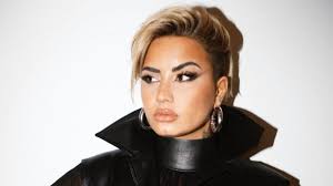She's been avoiding twitter after receiving backlash for promoting new music during capitol hill incident last week. Here S The Reason Why Demi Lovato Cut Her Hair Short Kiss