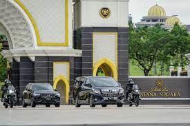 Setelah puas hasan ali buat 'roadshow' untuk pertahankan dirinya akibat dipecat daripada pas kini nampak semakin lengang isu berkaitan hasan. Agong Terima Menghadap Pemimpin Politik Dengar Isu Semasa Negara Utusan Digital