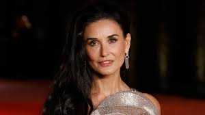 Demi Moore confessa uno suo segreto oscuro: "Avevo un supervisore 24 ore su  24 che si assicurava che rimanessi sobria"