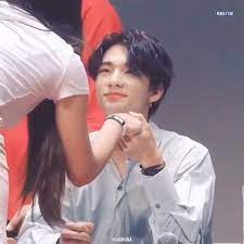Get inspired by our community of talented artists. Stray Kids Hyunjin í™©í˜„ì§„ On Instagram The Way He Hold Her Hand Hyunjin Is Type Of A Boyfriend Who Will Look In Your Eyes Or Look At You Like You Re The Best Thing