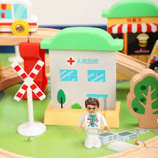 Tenemos aventuras asombrosas para tí. Mesa De Ferrocarril De Madera Para Ninos Juego De Mesa De Juego Con Estacion De Autobuses Estacion Orbital Tren Educativo Juguetes De Pista Coreanos Regalo 15 Off