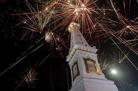 1230 tengah hari tahun : 7 Kota Di Indonesia Dengan Perayaan Tahun Baru Paling Meriah Halaman All Kompas Com