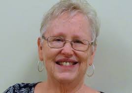 Meet Linda Lucas Hardy: Multi-Award winning Master Colored Pencil Artist,  Painter & Instructor